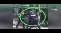 بالفيديو : طالب فرنسي في الثانويه يتعرض للضرب من قبل شرطي 