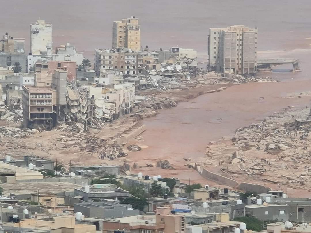 درنة الليبية: عدد القتلى تجاوز الألفين..مبان بسكانها قذفت في البحر.. وهذه تفاصيل الكارثة